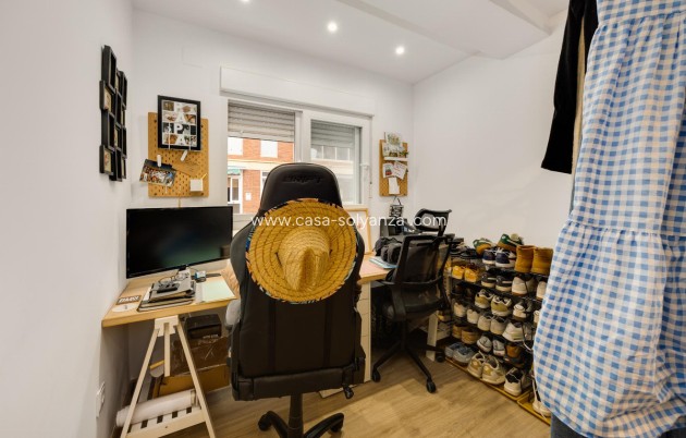 Resale - Apartment / flat - Torrevieja - Torrevieja Centro