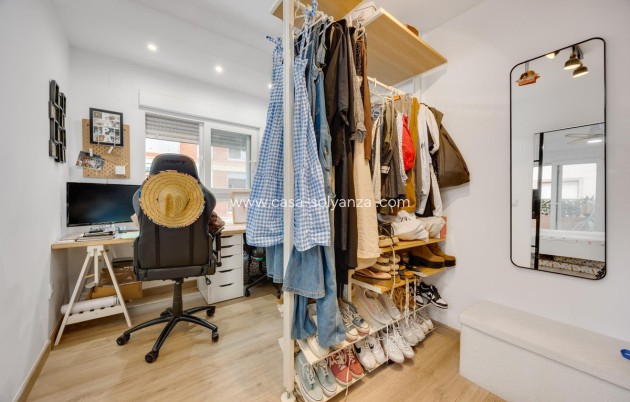 Resale - Apartment / flat - Torrevieja - Torrevieja Centro
