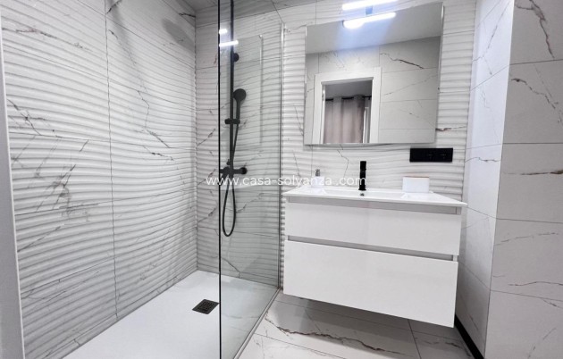 Resale - Apartment / flat - Torrevieja - Estacion Autobuses
