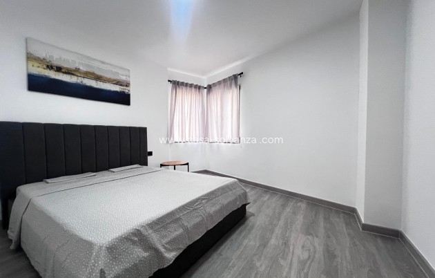 Resale - Apartment / flat - Torrevieja - Estacion Autobuses