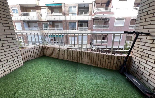 Resale - Apartment / flat - Torrevieja - Estacion Autobuses