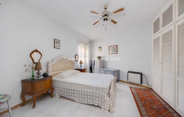Resale - Villa - Torrevieja - Aguas nuevas