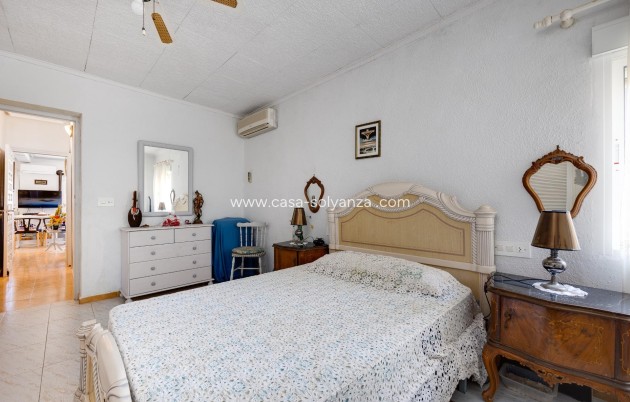 Resale - Villa - Torrevieja - Aguas nuevas