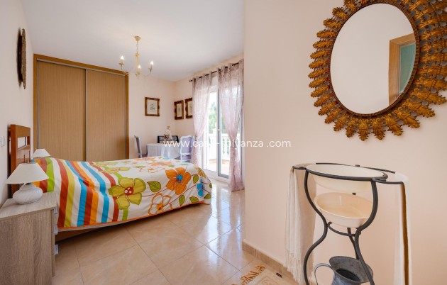 Resale - Villa - Torrevieja - Aguas nuevas