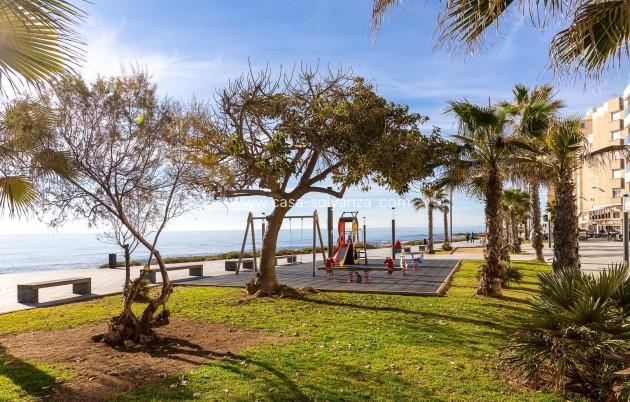 Resale - Villa - Torrevieja - Aguas nuevas