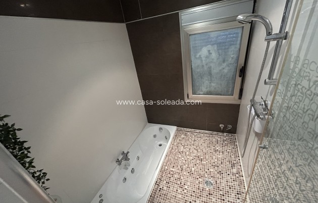 Resale - Villa - La Nucía - Costa Blanca