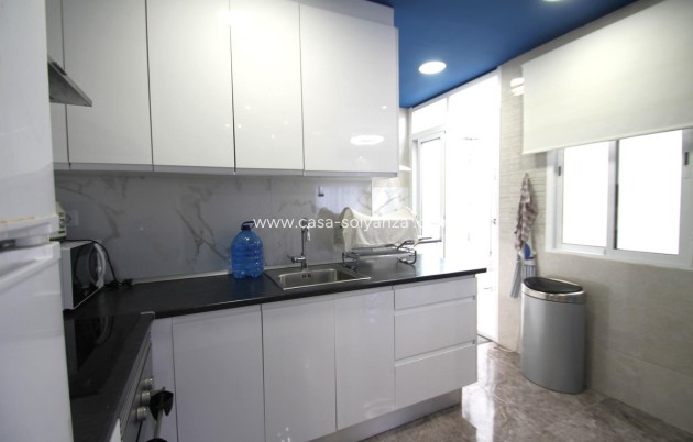 Resale - Apartment / flat - Torrevieja - Torrevieja Centro