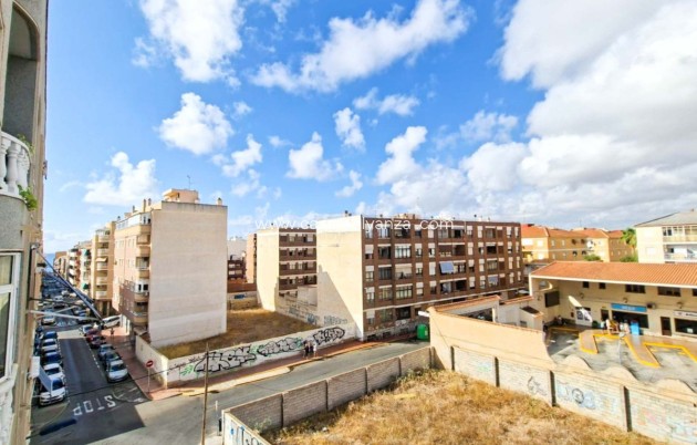 Resale - Apartment / flat - Torrevieja - Torrevieja Centro
