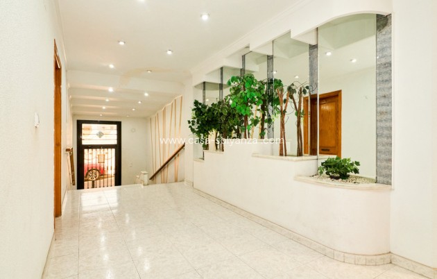 Resale - Apartment / flat - Torrevieja - Torrevieja Centro