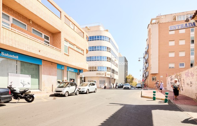 Resale - Apartment / flat - Torrevieja - Torrevieja Centro