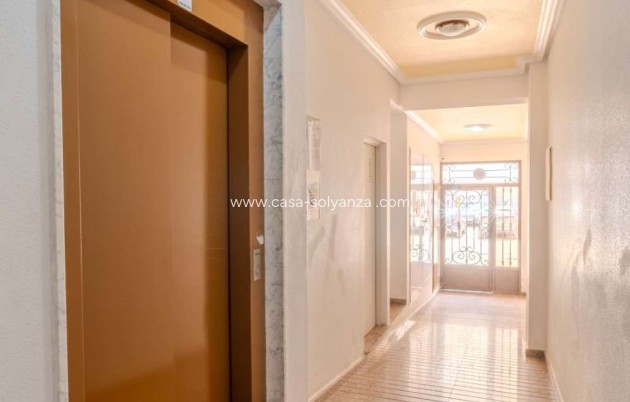 Resale - Apartment / flat - Torrevieja - Torrevieja Centro