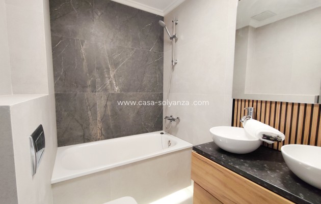 Resale - Apartment / flat - Torrevieja - Torrevieja Centro
