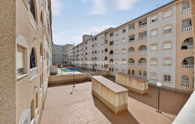 Resale - Apartment / flat - Torrevieja - Torrevieja Centro