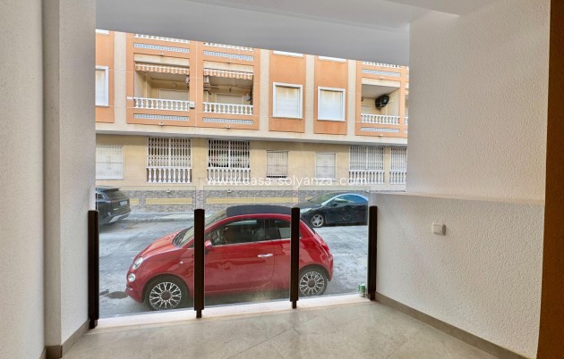 Resale - Apartment / flat - Torrevieja - Habaneras