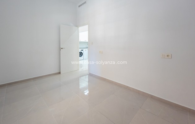 Resale - Apartment / flat - Torrevieja - El Acequión - Los Náufragos