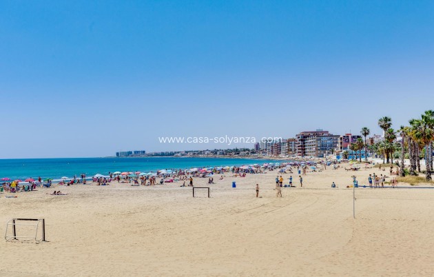 Resale - Apartment / flat - Torrevieja - Playa del Acequión