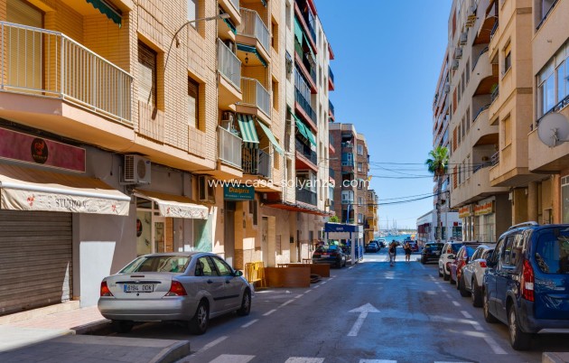 Resale - Apartment / flat - Torrevieja - Playa del Acequión