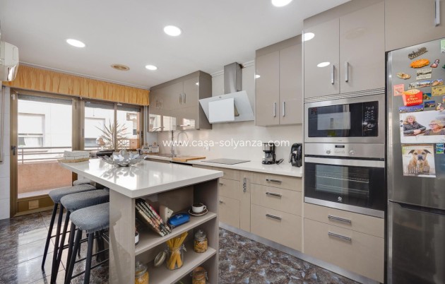Resale - Apartment / flat - Torrevieja - Torrevieja Centro