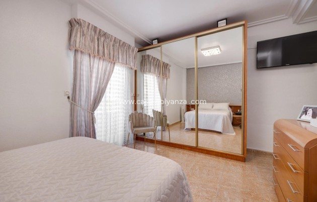 Resale - Apartment / flat - Torrevieja - Torrevieja Centro