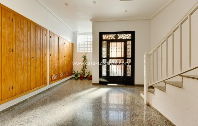 Resale - Apartment / flat - Torrevieja - Center