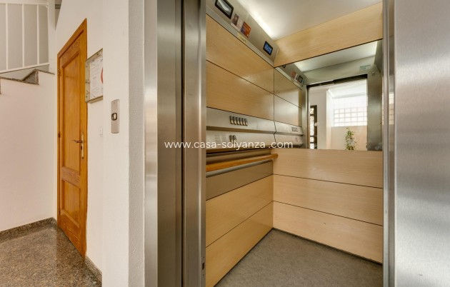 Resale - Apartment / flat - Torrevieja - Center