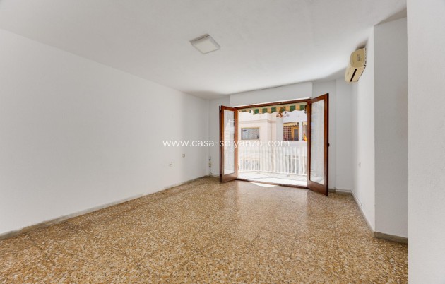 Resale - Apartment / flat - Torrevieja - Torrevieja Centro