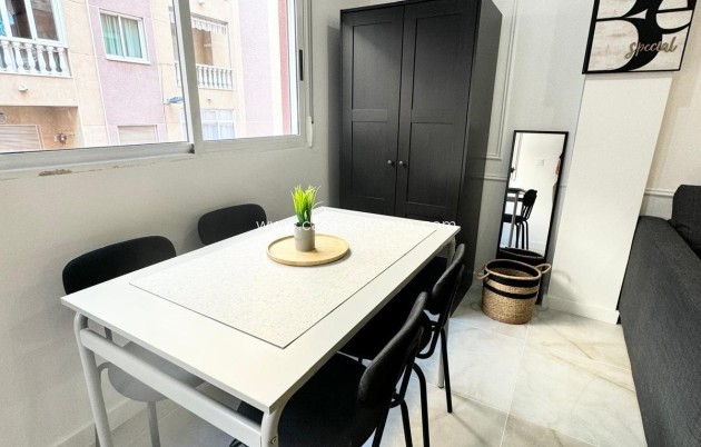 Reventa - Apartamento / piso - Torrevieja - Center