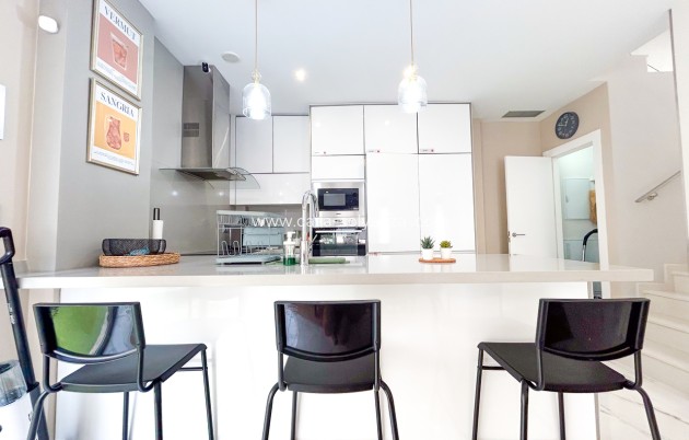 Reventa - Villa - Villamartin - Villamartín