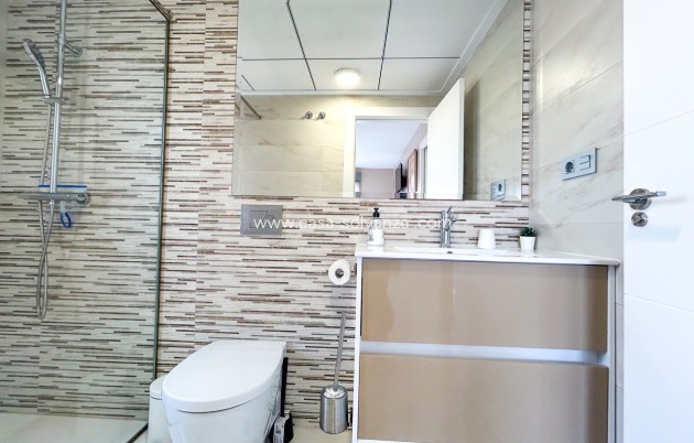 Reventa - Villa - Villamartin - Villamartín