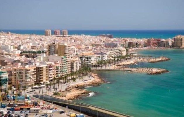Obra nueva - Villa - Torrevieja - Aguas nuevas