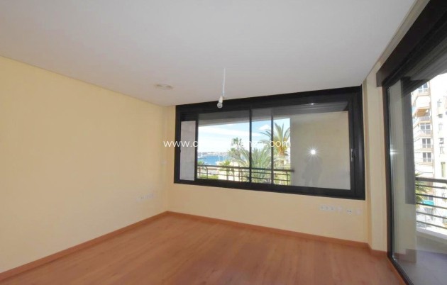 Resale - Apartment / flat - Torrevieja - Centro - Muelle Pesquero