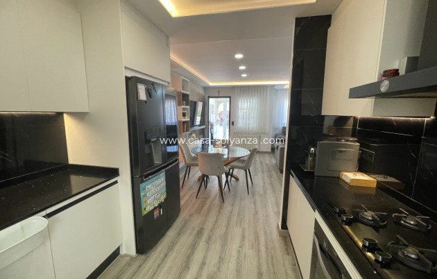 Resale - Villa - Orihuela Costa - Villamartín