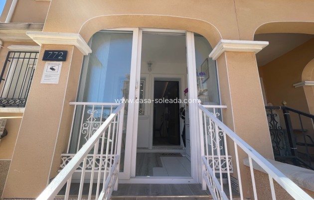 Resale - Villa - Orihuela Costa - Villamartín