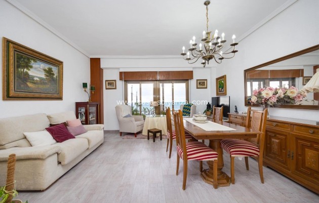 Resale - Apartment / flat - Torrevieja - Paseo Maritimo