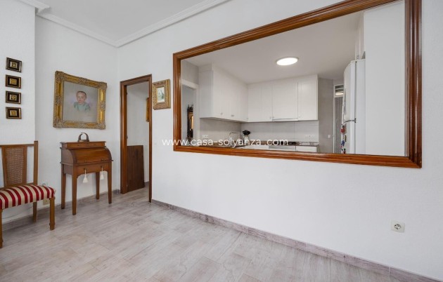 Resale - Apartment / flat - Torrevieja - Paseo Maritimo