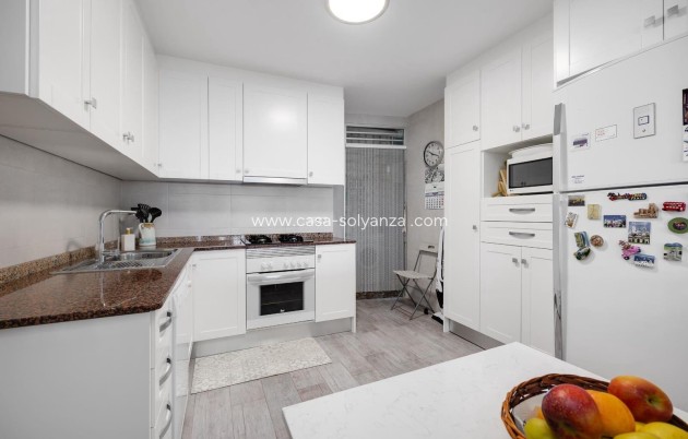 Resale - Apartment / flat - Torrevieja - Paseo Maritimo