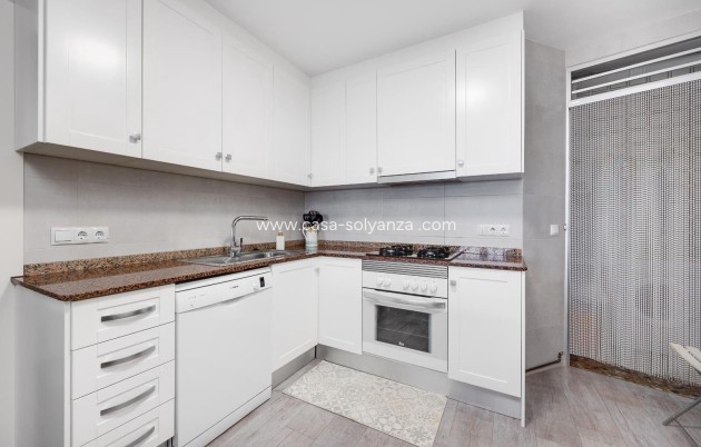Resale - Apartment / flat - Torrevieja - Paseo Maritimo