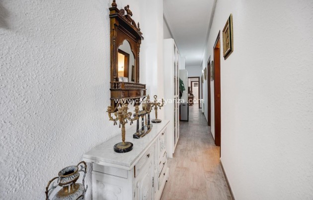 Resale - Apartment / flat - Torrevieja - Paseo Maritimo