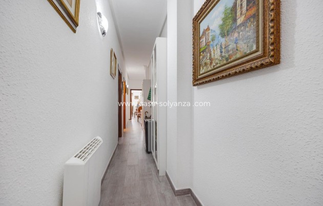 Resale - Apartment / flat - Torrevieja - Paseo Maritimo