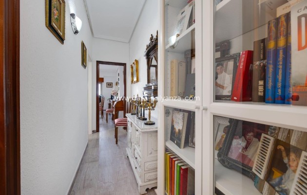 Resale - Apartment / flat - Torrevieja - Paseo Maritimo