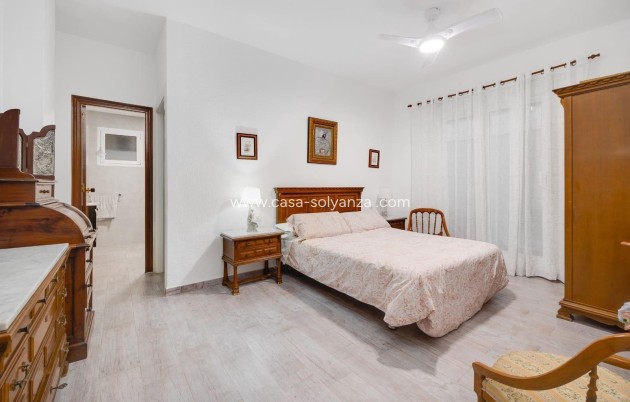 Resale - Apartment / flat - Torrevieja - Paseo Maritimo