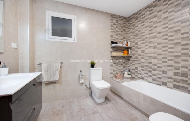 Resale - Apartment / flat - Torrevieja - Paseo Maritimo