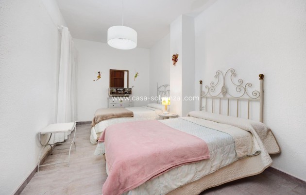 Resale - Apartment / flat - Torrevieja - Paseo Maritimo