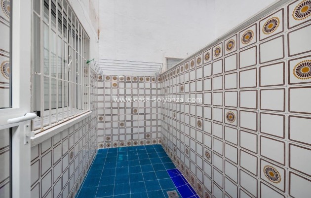 Resale - Apartment / flat - Torrevieja - Paseo Maritimo
