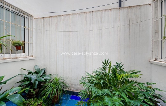 Resale - Apartment / flat - Torrevieja - Paseo Maritimo