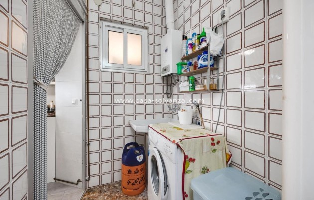 Resale - Apartment / flat - Torrevieja - Paseo Maritimo
