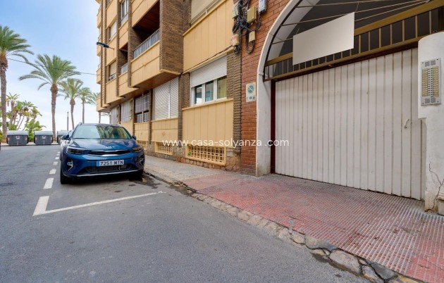 Resale - Apartment / flat - Torrevieja - Paseo Maritimo