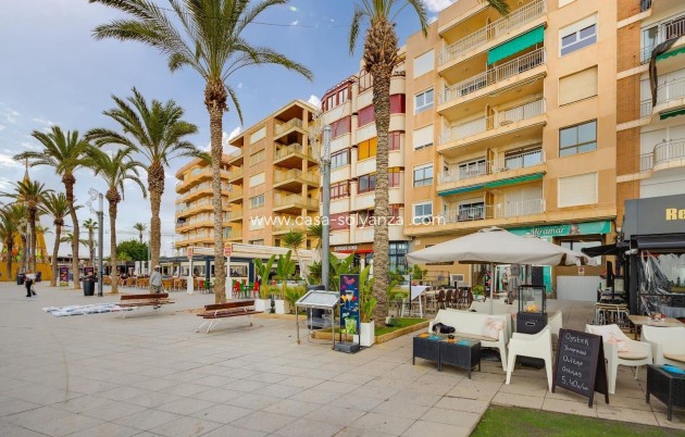Resale - Apartment / flat - Torrevieja - Paseo Maritimo