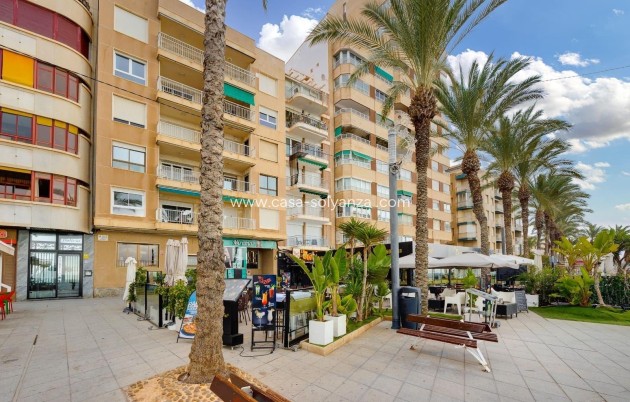Resale - Apartment / flat - Torrevieja - Paseo Maritimo