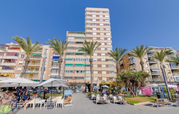 Resale - Apartment / flat - Torrevieja - Paseo Maritimo
